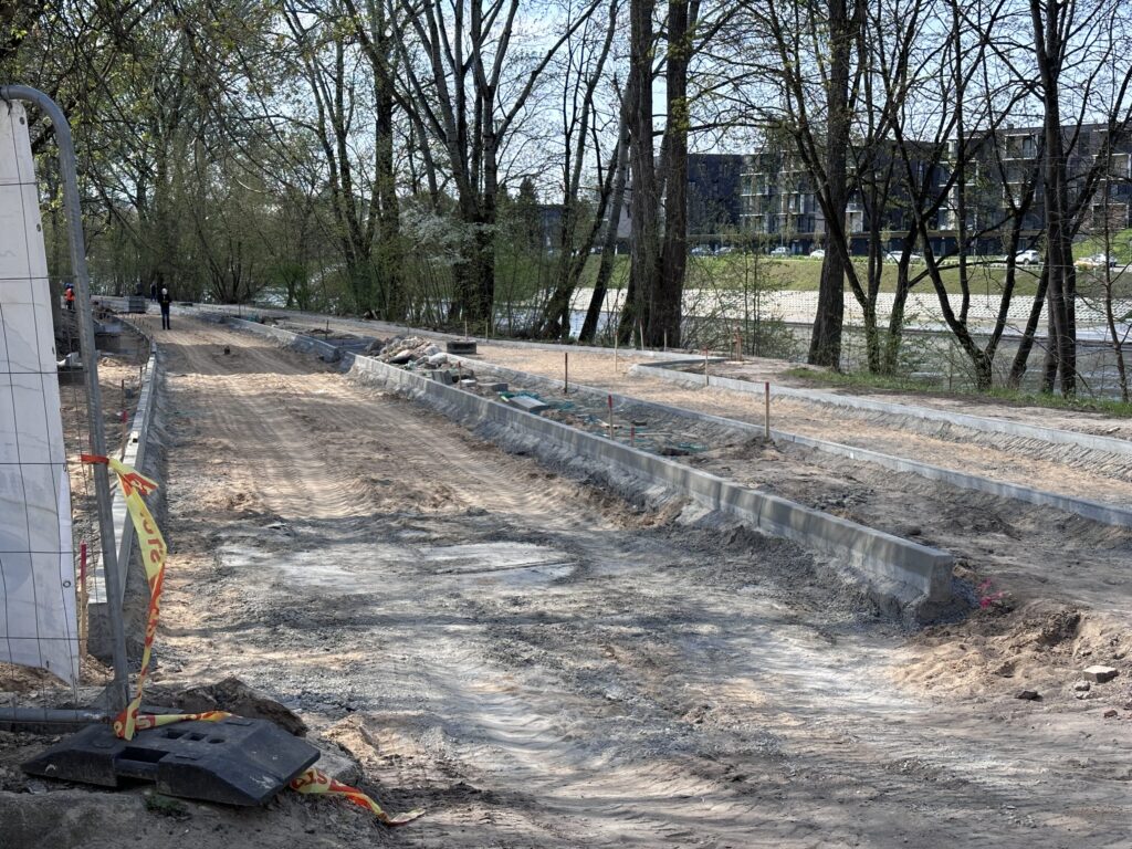 Neries kairiosios krantinės 1 etapas (B atkarpa) (Sluškų g., P. Vileišio g.) - Jalgrattatee, Promenaad - ehituse fotod
