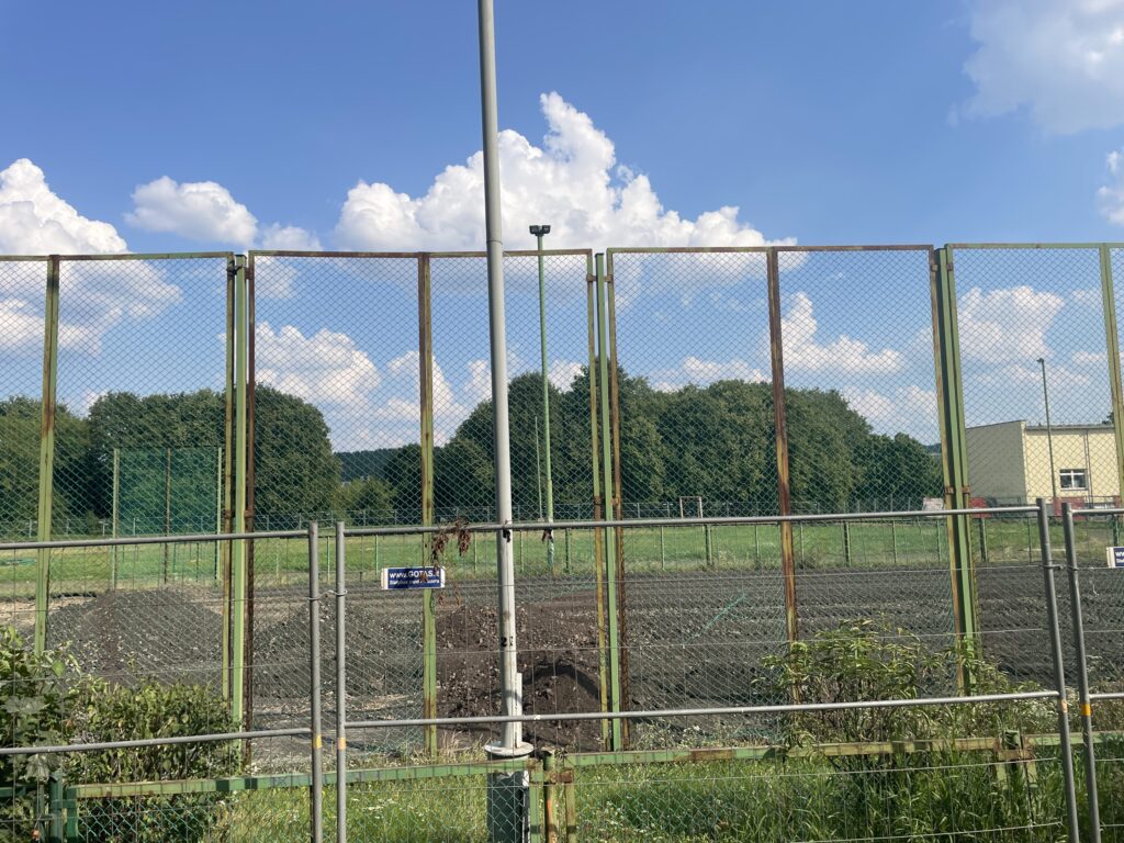 Žirmūnų gimnazijos sporto aikštynas (Žirmūnų g. 37) - Sporto aikštynas ar kortai - statybų nuotraukos