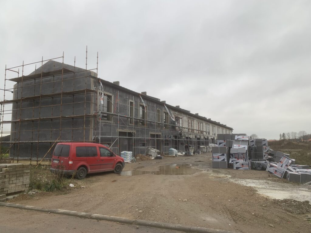 Medeinos g. namai (Medeinos g. 1) - Sublokuoti namai - statybų nuotraukos