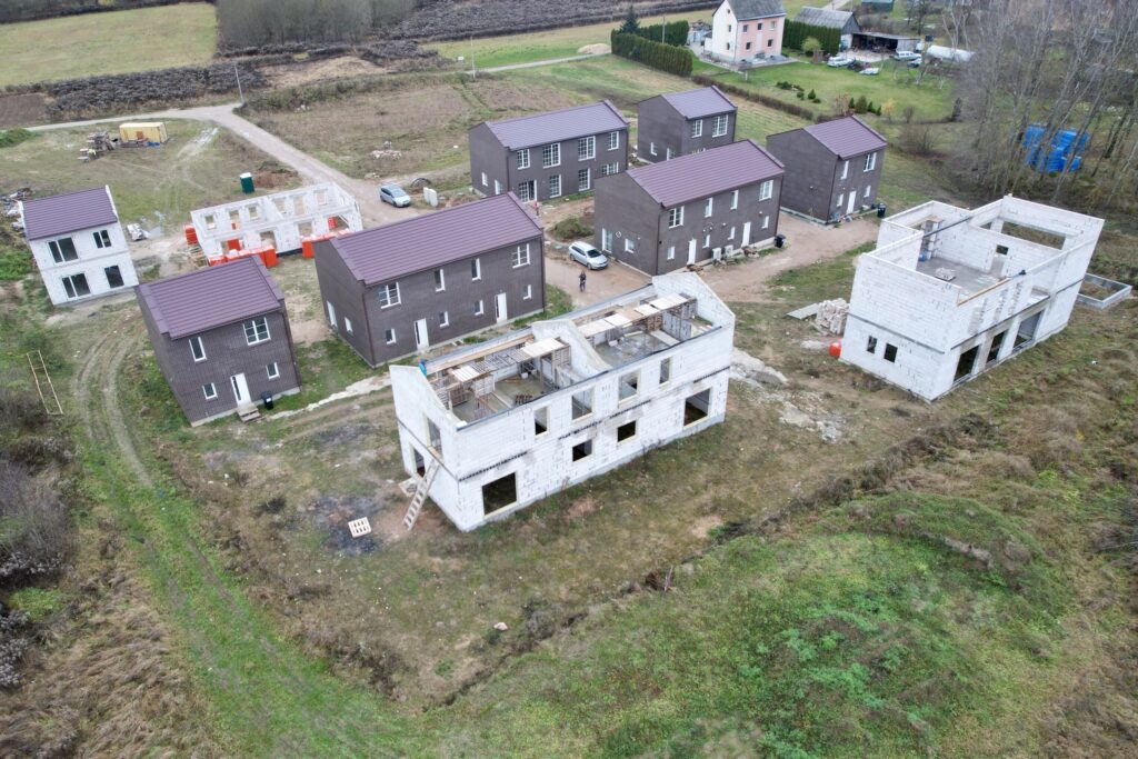 Pavilnio oazė 1 etapas (Adolfo Šapokos g. 36, 40, 40A, 42, Juozo Ereto g. 51, 51A, 51B) - Private house community, Row housing - construction photos