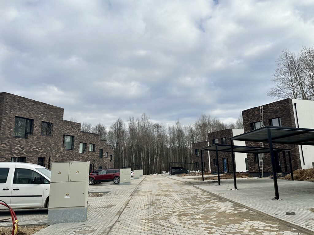 Saulės kalvos D etapas (Saulės g. 43C, 43D, 43E, 43F, 43G, 43H, 43J, 43K, 43L, 43M, 43N, 43Q, 43P, 43R, 43S, 43T, 43U, 43V, 43Z) - Row housing - construction photos