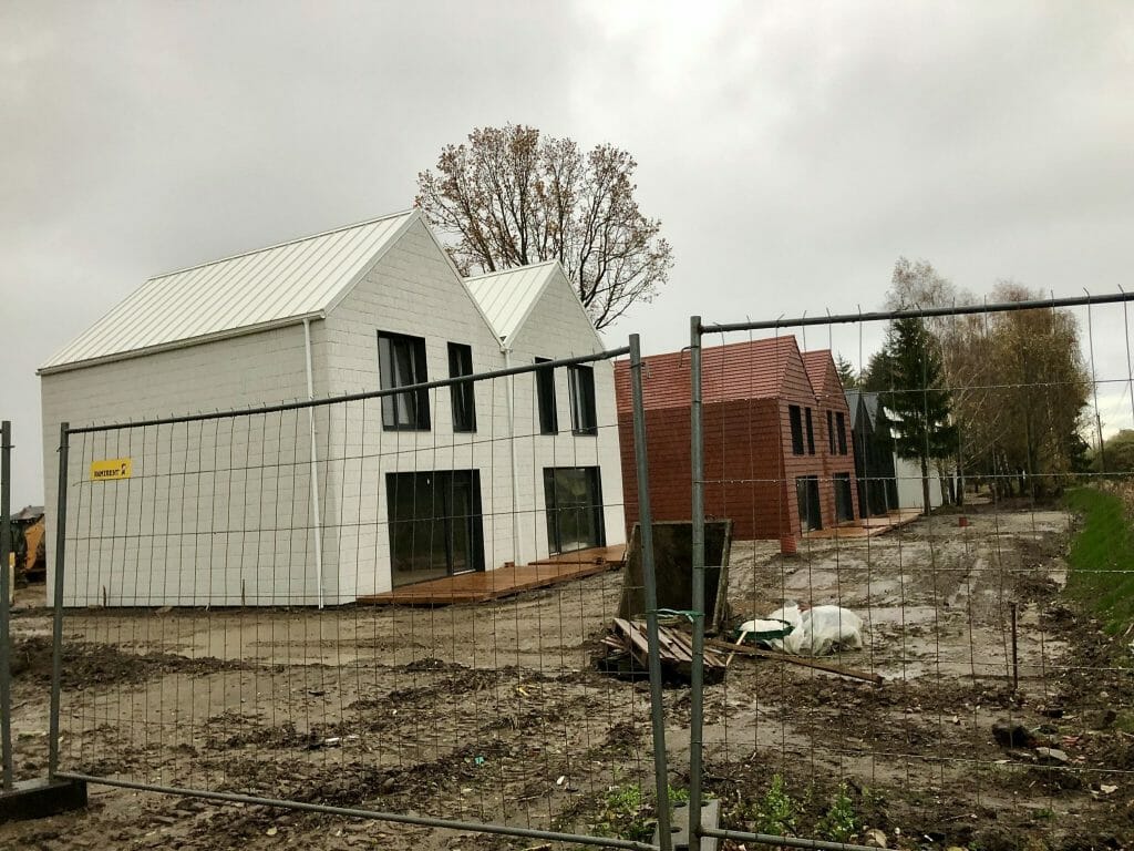 Ąžuolo kvartalas 1 etapas (Bernotų g. 1, Bernotų g. 17, Lavoriškių g. 1, Karmazinų g. 2) - Row housing - construction photos
