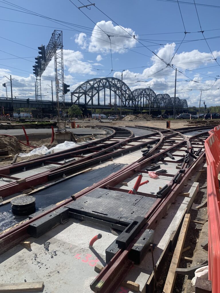 Ģenerāļa Radziņa krastmalas, 13. janvāra ielas un 11. novembra krastmalas krustojuma pārbūve (Ģenerāļa Radziņa krastmala, 13. janvāra iela, 11. novembra krastmala) - Kelias - statybų nuotraukos