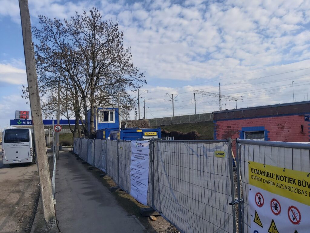 Virši Satekles iela 2D (Satekles iela 2D) - Degalinė - statybų nuotraukos