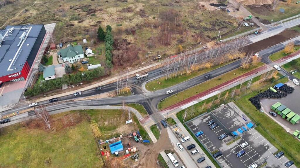 Pilaitės pr. ir Elbingo g. sankryža (Pilaitės pr.) - Jalgrattatee, Tänav - ehituse fotod