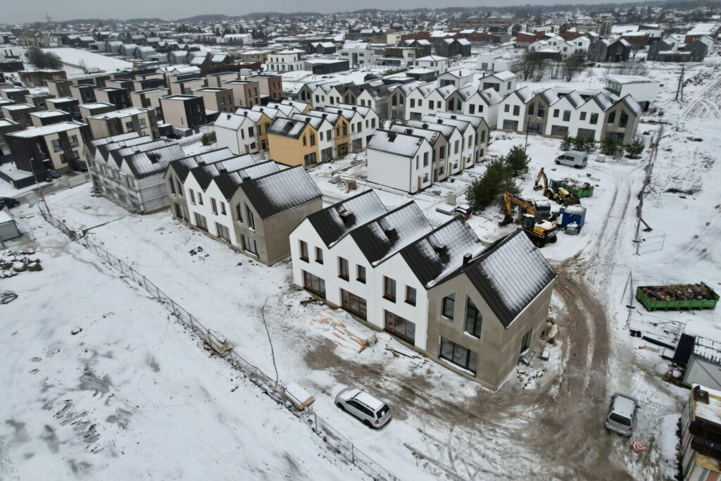 Sveiki! Kalnėnuose (Lyvių g. 53) - Sublokuoti namai - statybų nuotraukos