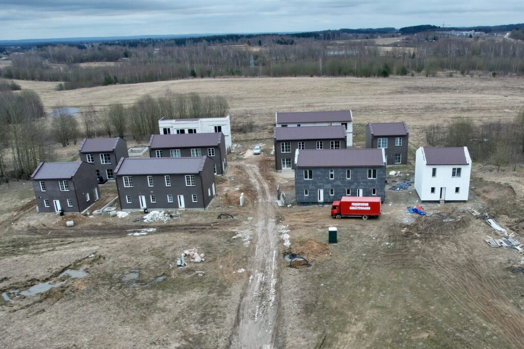 Pavilnio oazė 1 etapas (Adolfo Šapokos g. 36, 40, 40A, 42, Juozo Ereto g. 51, 51A, 51B) - Private house community, Row housing - construction photos