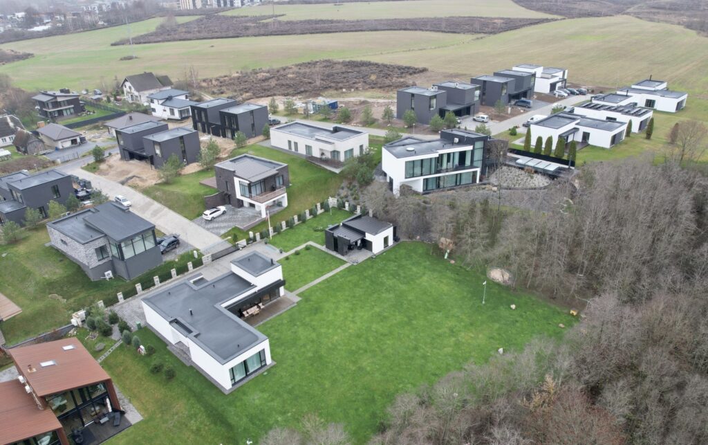 Draustinio namai (Lietaviškių g. 82, 82A, 82B, 82C, 82D, 82E, 84B, 84C, 86, 86B, 86C, 86E) - Private house community, Row housing - construction photos