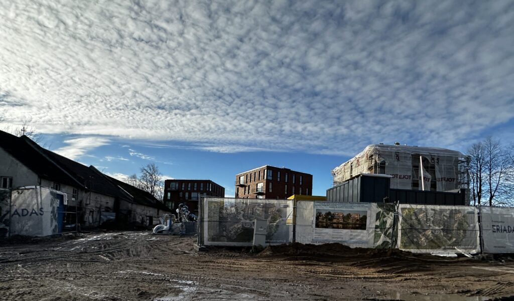 Parko pakrantė (10, 12 namai) (Mokyklos g. 18A) - Daugiabutis - statybų nuotraukos