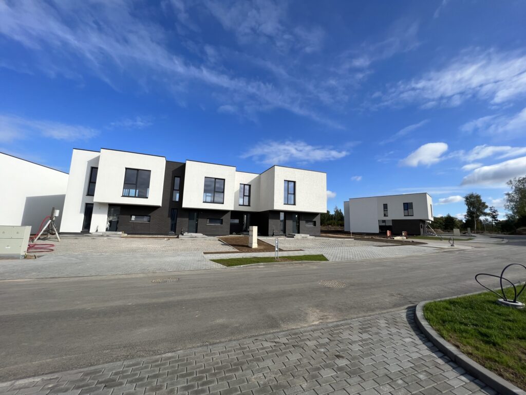 Pilaitės namai (Tilžės g. 47, 53, 55, 57, 59, 60, 61, 63, 65, 67, Gumbinės g. 8, 12, 14, Virbalio g. 4, Tolminkiemio g. 50) - Rindu mājas - būvdarbu attēli