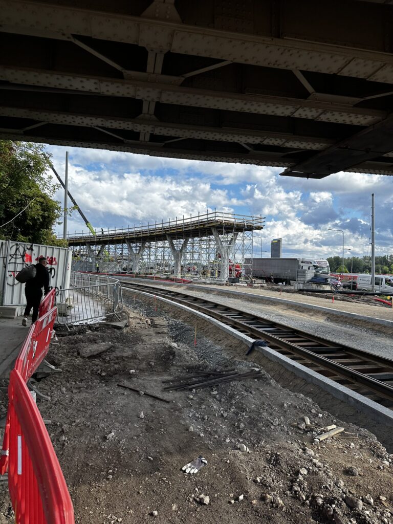 Ģenerāļa Radziņa krastmalas, 13. janvāra ielas un 11. novembra krastmalas krustojuma pārbūve (Ģenerāļa Radziņa krastmala, 13. janvāra iela, 11. novembra krastmala) - Kelias - statybų nuotraukos