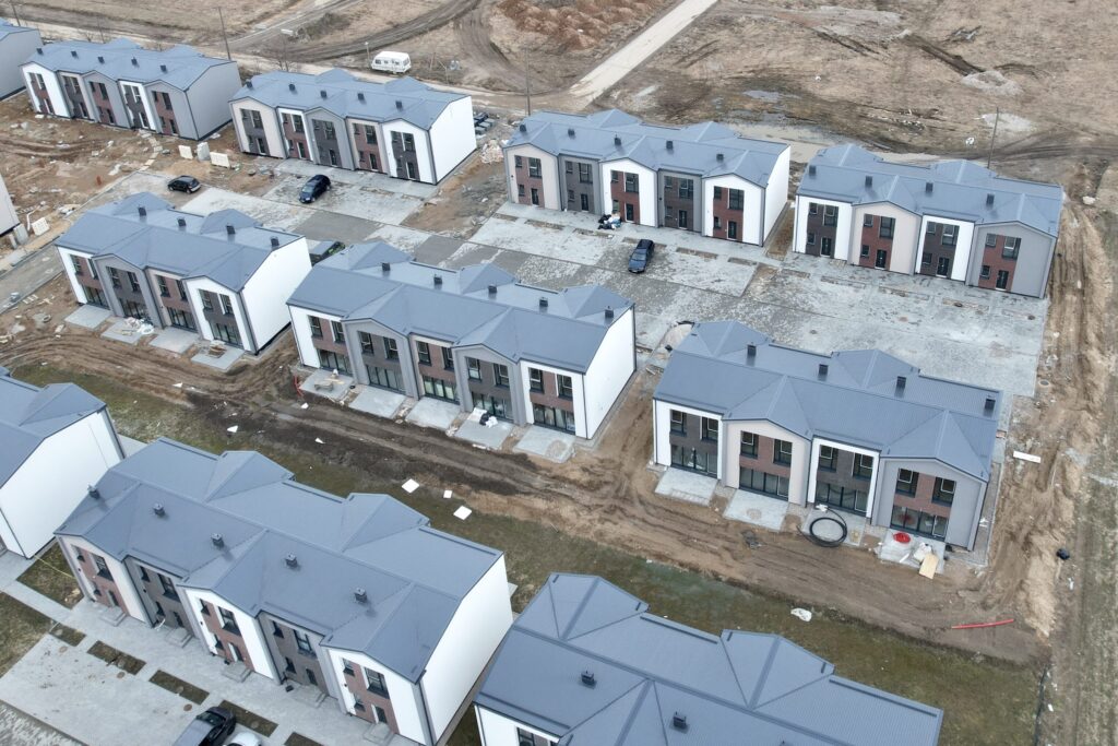 Kotedžai Kalnėnuose (Savičiūnų g.) 3 etapas (Savičiūnų g. 35E, 35F) - Row housing - construction photos