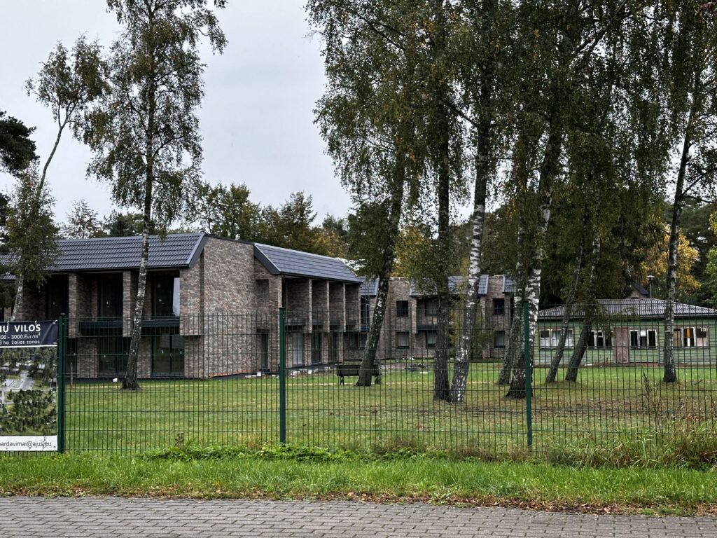Girulių vilos 1 etapas (Turistų g. 20, 22) - Korterelamu - ehituse fotod