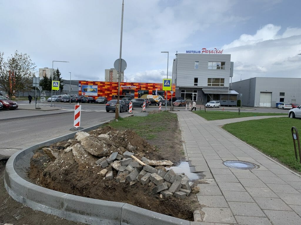 Ramaus eismo gatvė prie Vilniaus rajono centrinės poliklinikos (J. Baltrušaičio g.) - Tänav - ehituse fotod
