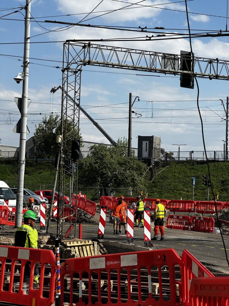 Ģenerāļa Radziņa krastmalas, 13. janvāra ielas un 11. novembra krastmalas krustojuma pārbūve (Ģenerāļa Radziņa krastmala, 13. janvāra iela, 11. novembra krastmala) - Kelias - statybų nuotraukos