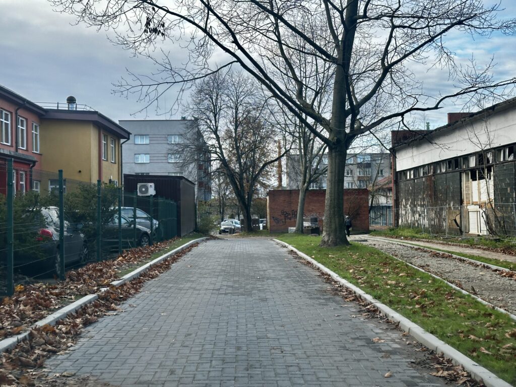 Kiemų sutvarkymas (J. Janonio g. 26, 28, Malūnininkų g. 2, Švyturio g. 8, 10, Smilties Pylimo g. 3, Sportininkų g. 5, 9) - Pedestrian path, Street - construction photos