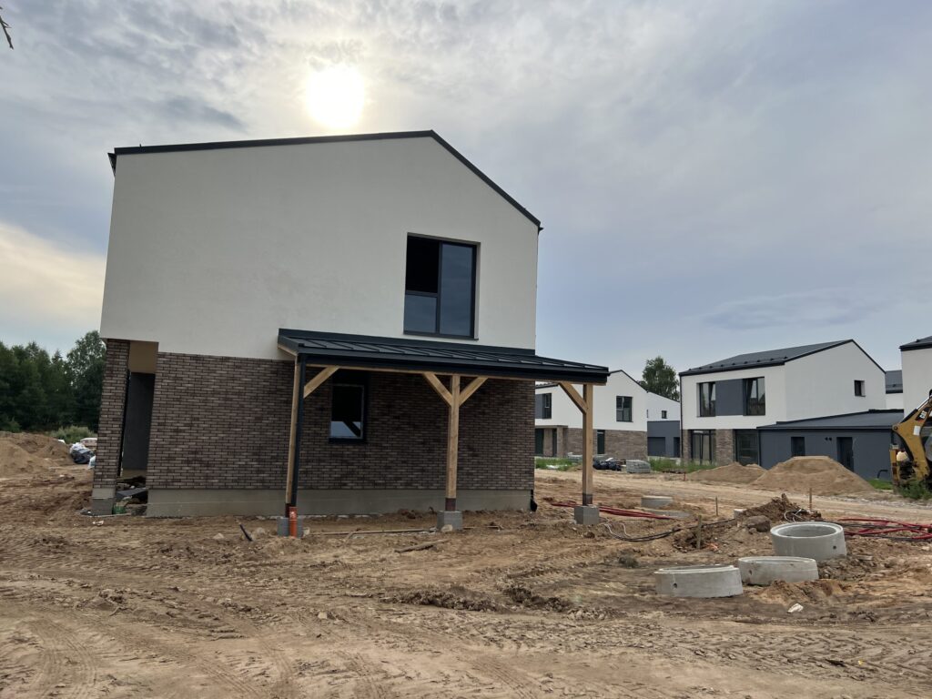 Namai Pilaitėje (Gandrų g. 1, 3, 5, 7, Papiškių g. 28, 30, 32, 34) - Row housing - construction photos