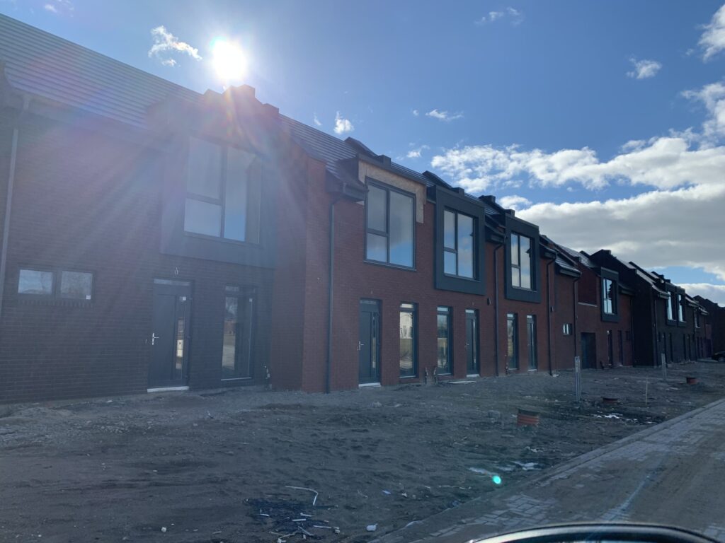 Bachmano Žemė (Vėluvos g. 1, 2, 3, 4 - 47, Eitkūnų g. 6, 6A, 8, 8A - 30, 30A, Tolminkiemio g. 1, 2, 3, 4 - 69) - Privātmāju kopienas, Rindu mājas - būvdarbu attēli