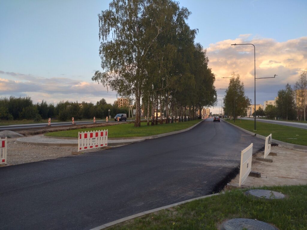 Pilaitės pr. ir Elbingo g. sankryža (Pilaitės pr.) - Jalgrattatee, Tänav - ehituse fotod