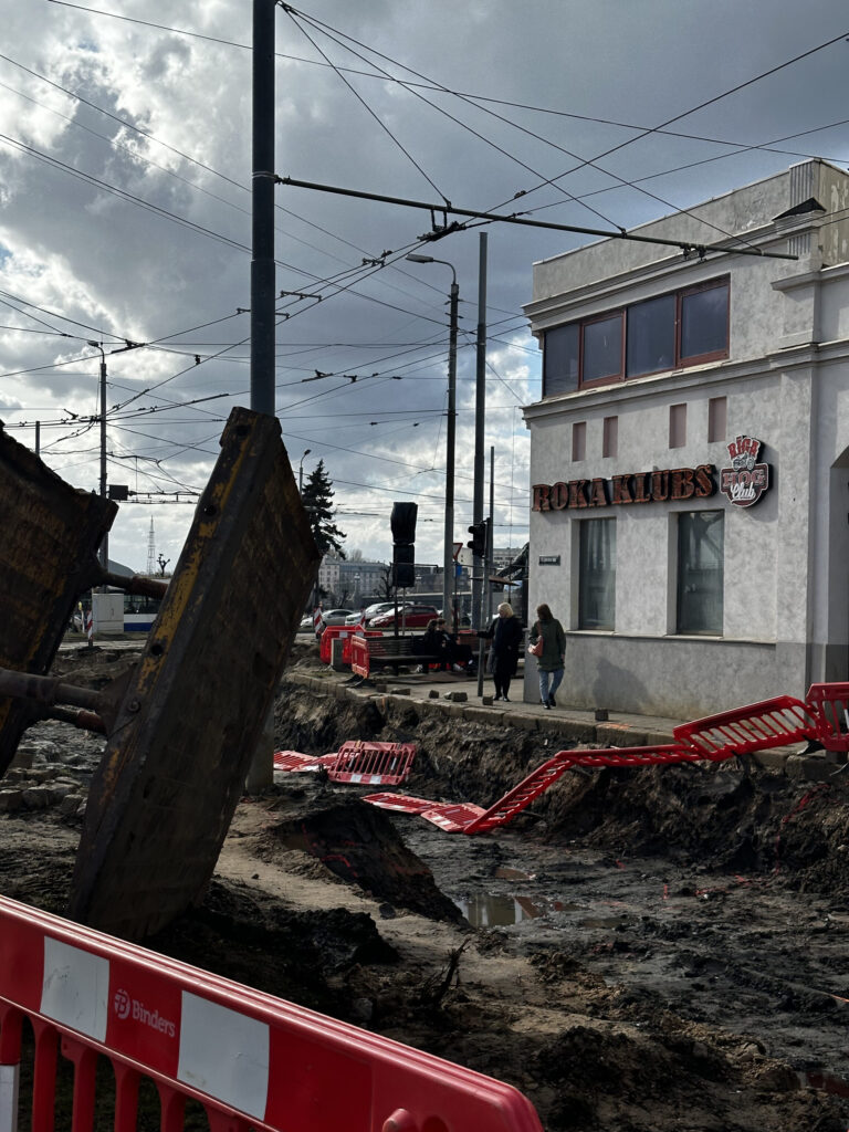 Ģenerāļa Radziņa krastmalas, 13. janvāra ielas un 11. novembra krastmalas krustojuma pārbūve (Ģenerāļa Radziņa krastmala, 13. janvāra iela, 11. novembra krastmala) - Kelias - statybų nuotraukos