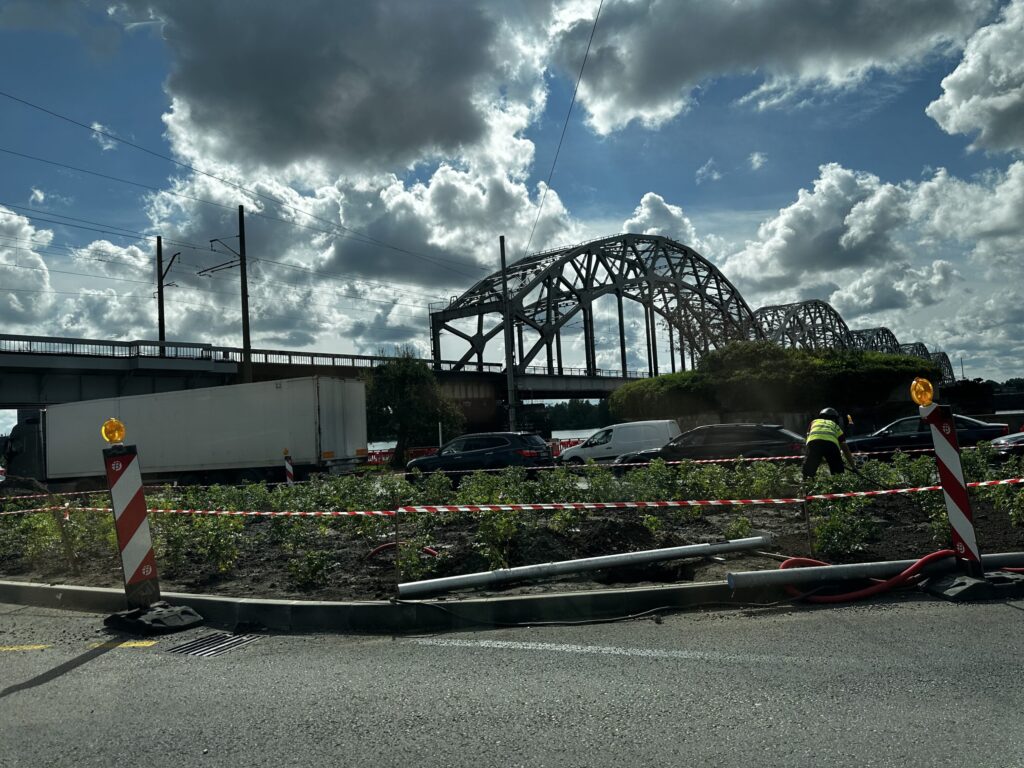 Ģenerāļa Radziņa krastmalas, 13. janvāra ielas un 11. novembra krastmalas krustojuma pārbūve (Ģenerāļa Radziņa krastmala, 13. janvāra iela, 11. novembra krastmala) - Kelias - statybų nuotraukos