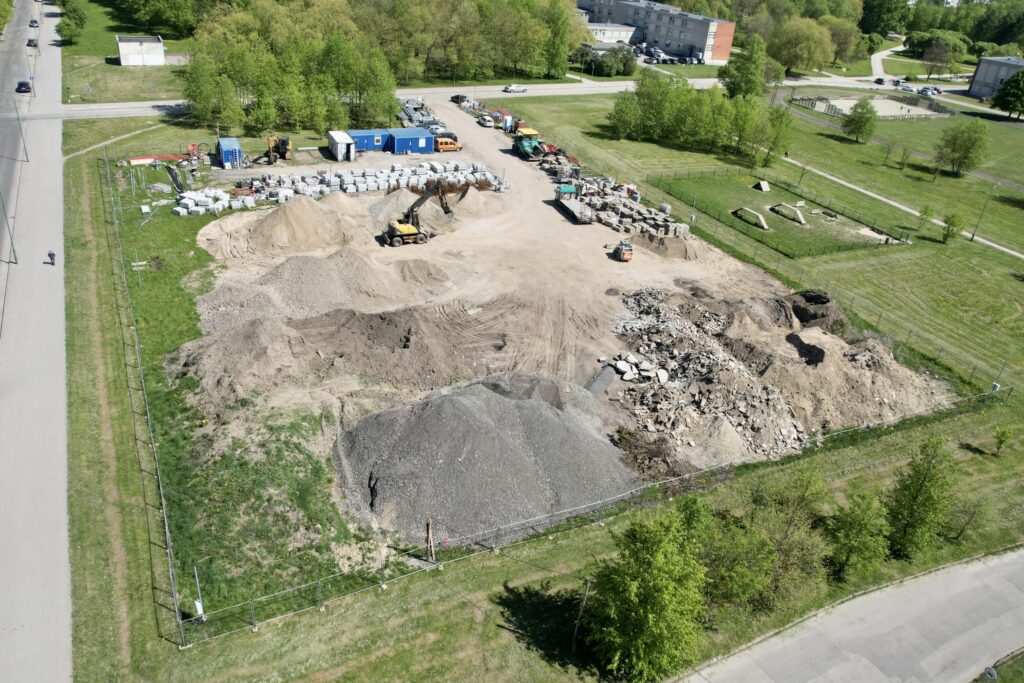 Dengtas futbolo maniežas (Baltijos pr. 51) - Sports arena - construction photos