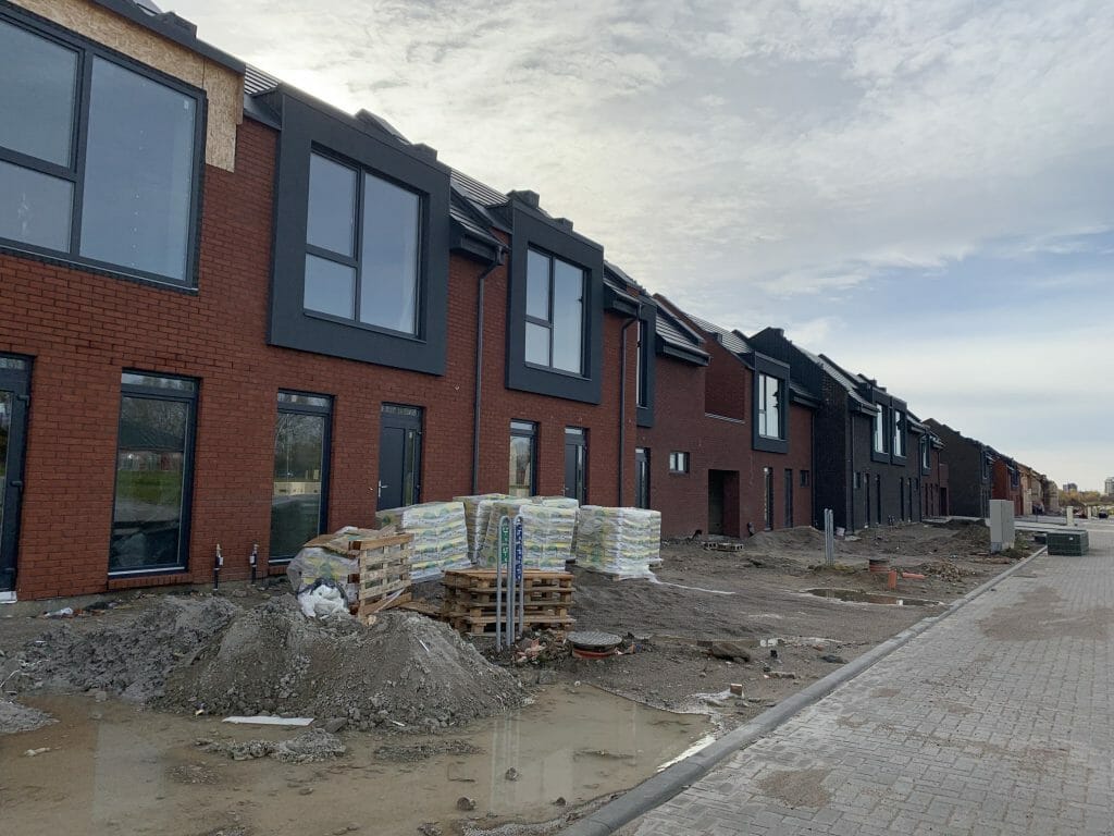 Bachmano Žemė (Vėluvos g. 1, 2, 3, 4 - 47, Eitkūnų g. 6, 6A, 8, 8A - 30, 30A, Tolminkiemio g. 1, 2, 3, 4 - 69) - Privātmāju kopienas, Rindu mājas - būvdarbu attēli