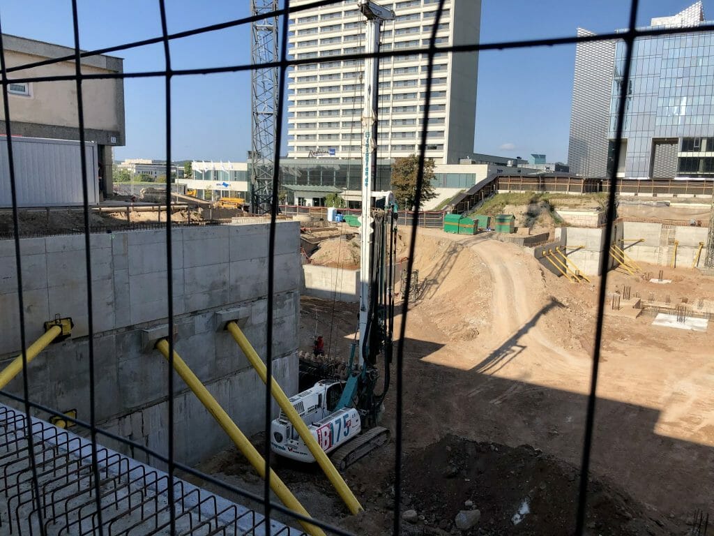 Artery (Konstitucijos pr. 18B) - Biroju centrs - būvdarbu attēli