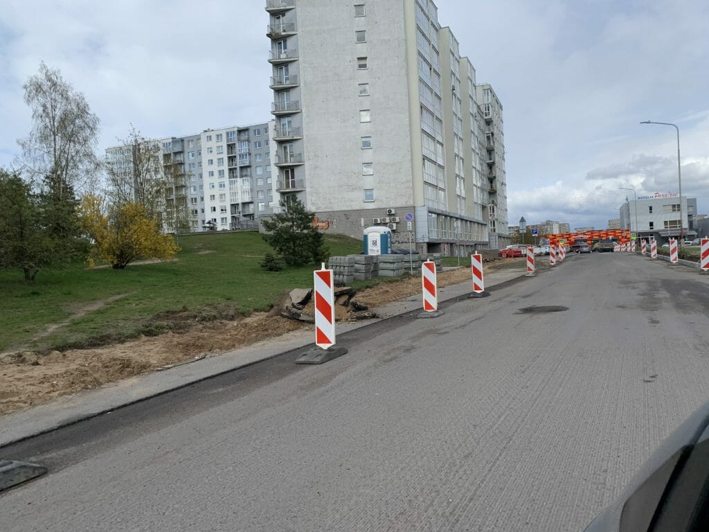 Ramaus eismo gatvė prie Vilniaus rajono centrinės poliklinikos (J. Baltrušaičio g.) - Tänav - ehituse fotod