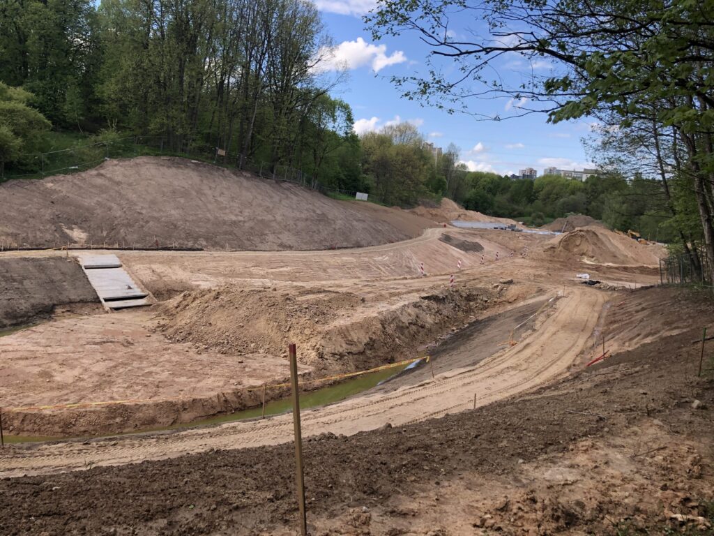 Paviršiniai nuotekų tinklai, valykla ir kaupykla Ozo g. (Šiaurinė, Ukmergės, Ozo, Miglos, Paribio, Lūšių, Elnių g.) - Izplatīšanas tīkls, Parks - būvdarbu attēli