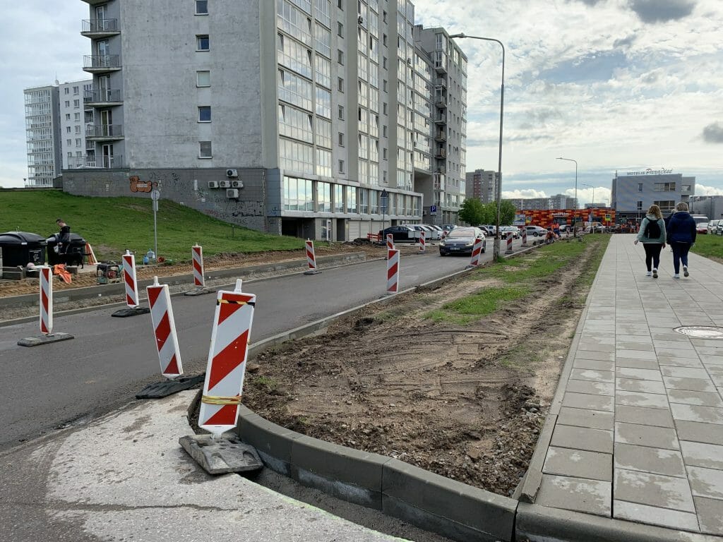 Ramaus eismo gatvė prie Vilniaus rajono centrinės poliklinikos (J. Baltrušaičio g.) - Tänav - ehituse fotod