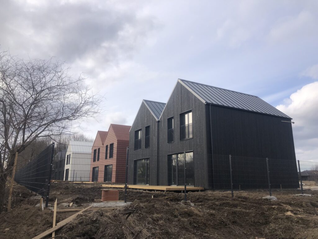 Ąžuolo kvartalas 1 etapas (Bernotų g. 1, Bernotų g. 17, Lavoriškių g. 1, Karmazinų g. 2) - Row housing - construction photos