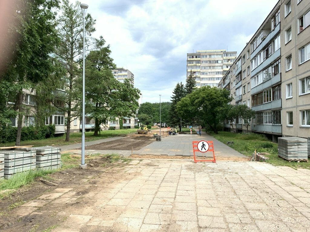Lazdynų skveras (Erfurto g.) - Pedestrian path - construction photos