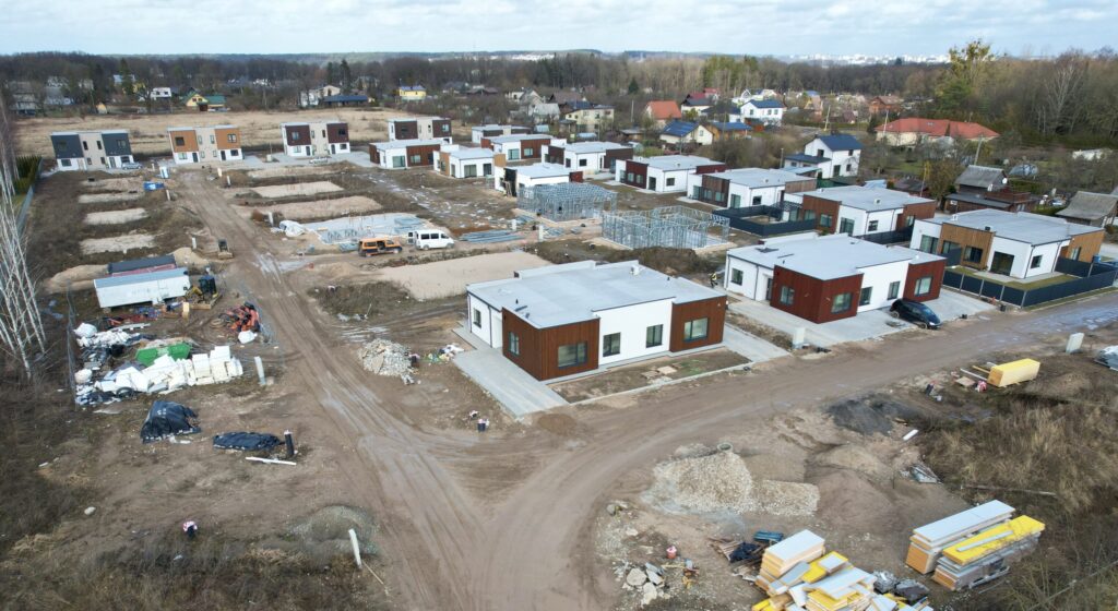 Vynuogyno namai (Varžupio g. 33A, 33B) - Row housing - construction photos