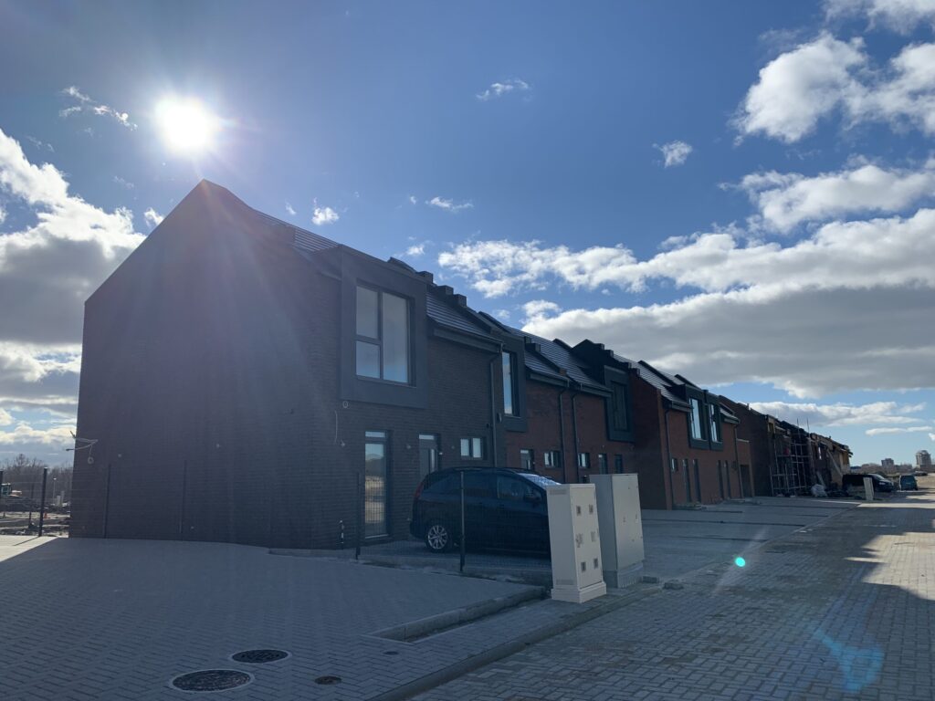 Bachmano Žemė (Vėluvos g. 1, 2, 3, 4 - 47, Eitkūnų g. 6, 6A, 8, 8A - 30, 30A, Tolminkiemio g. 1, 2, 3, 4 - 69) - Privātmāju kopienas, Rindu mājas - būvdarbu attēli