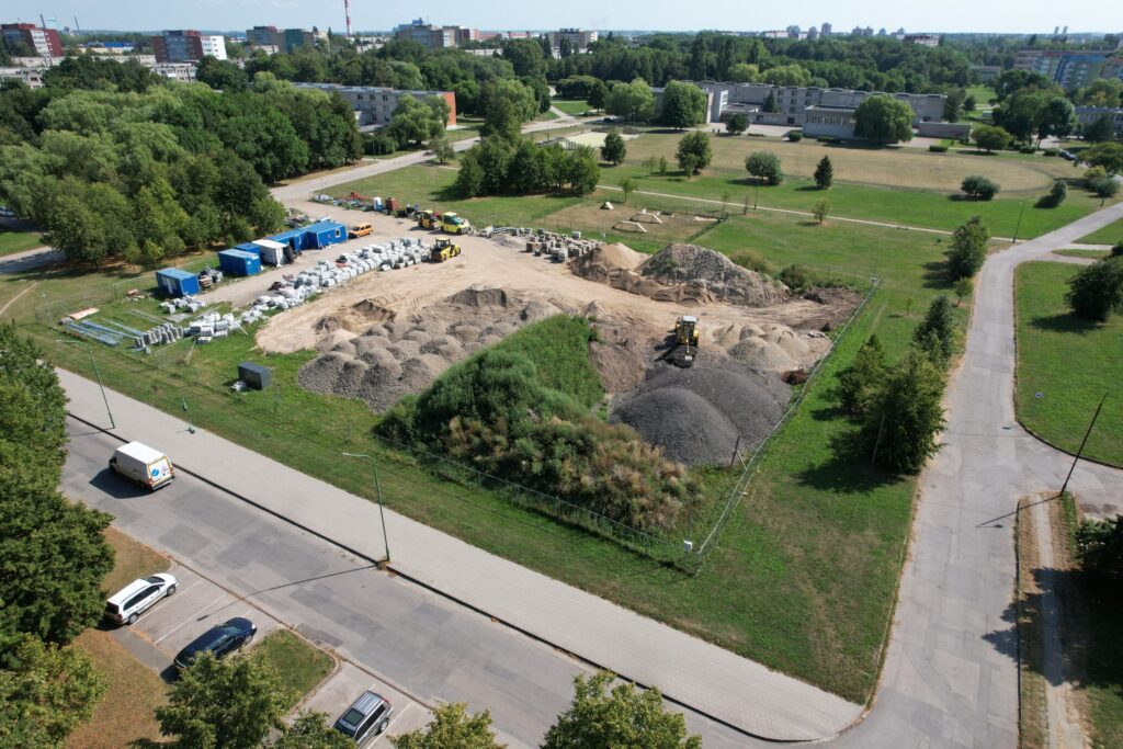 Dengtas futbolo maniežas (Baltijos pr. 51) - Sports arena - construction photos