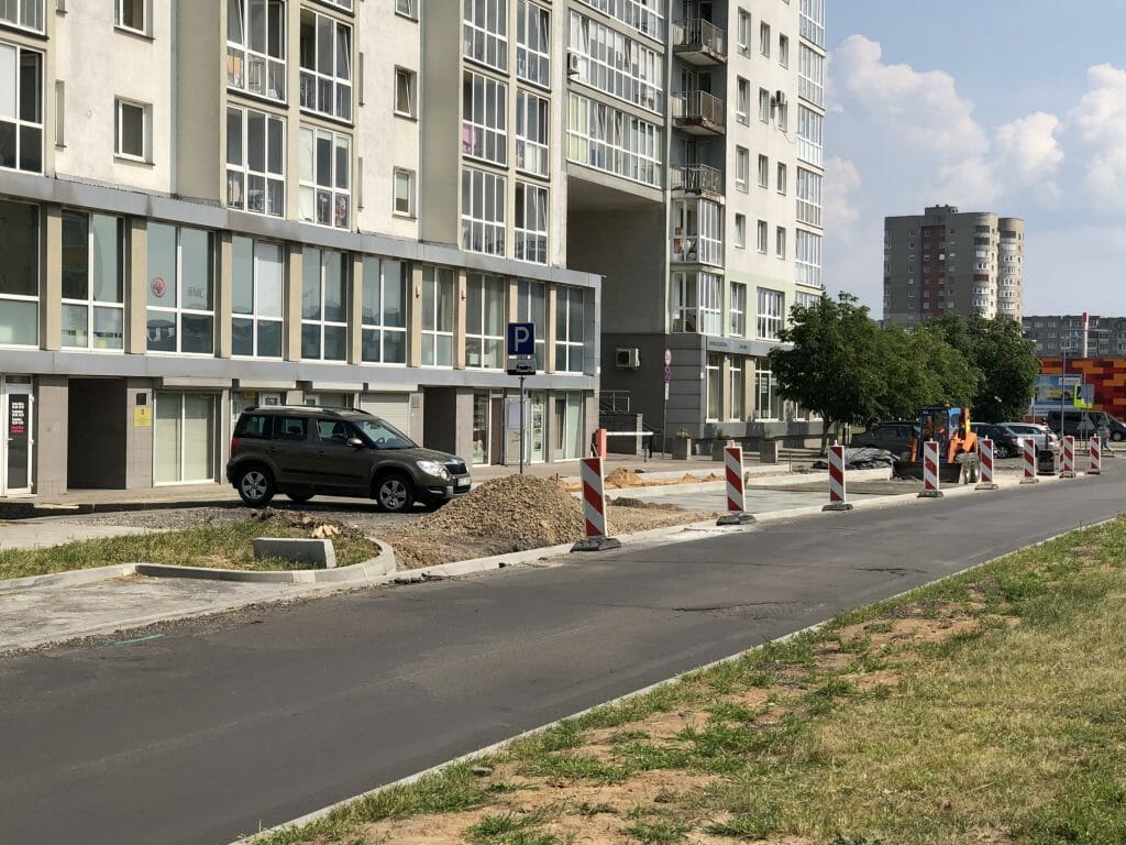 Ramaus eismo gatvė prie Vilniaus rajono centrinės poliklinikos (J. Baltrušaičio g.) - Tänav - ehituse fotod