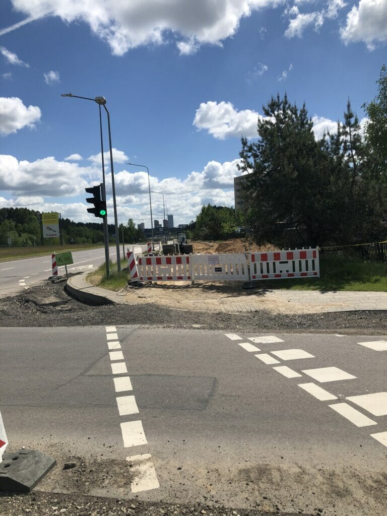 Pilaitės pr. atkarpa nuo Įsruties g. iki Papilėnų g. (Pilaitės pr.) - Velosipēdu ceļš, Iela - būvdarbu attēli