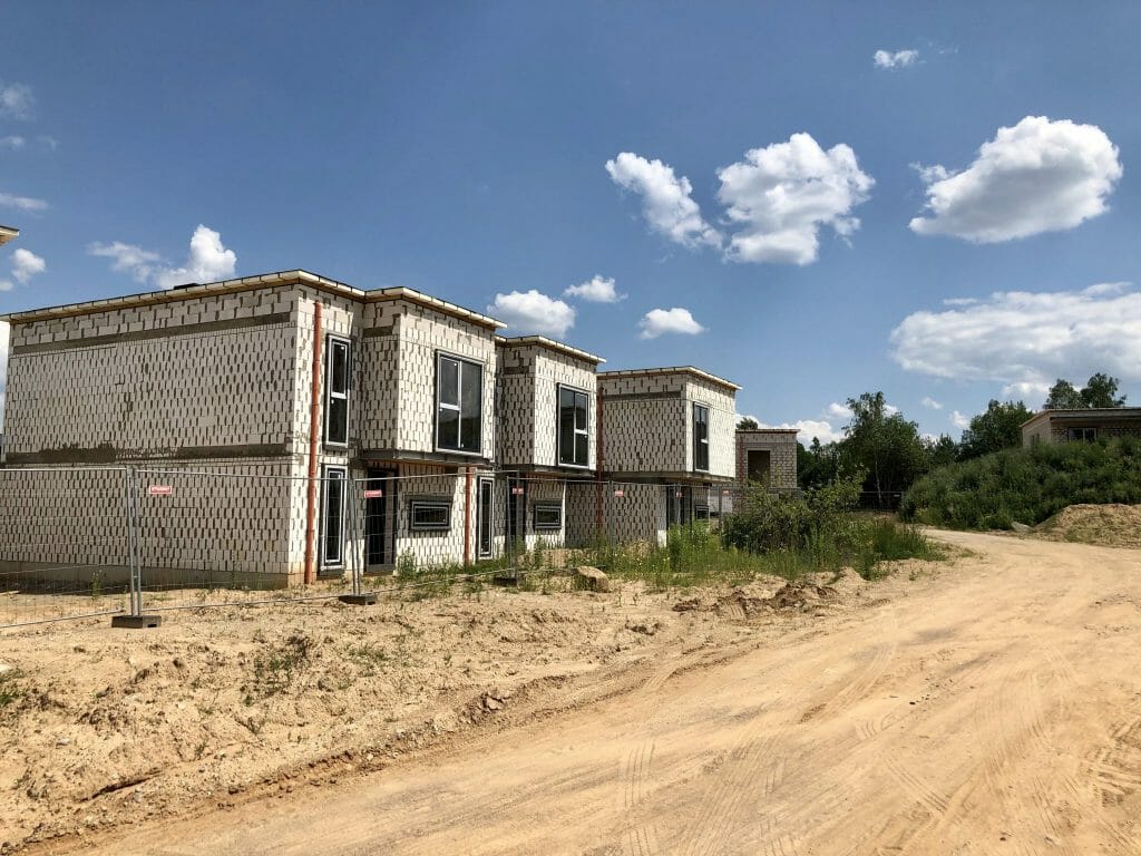 Pilaitės namai (Tilžės g. 47, 53, 55, 57, 59, 60, 61, 63, 65, 67, Gumbinės g. 8, 12, 14, Virbalio g. 4, Tolminkiemio g. 50) - Rindu mājas - būvdarbu attēli