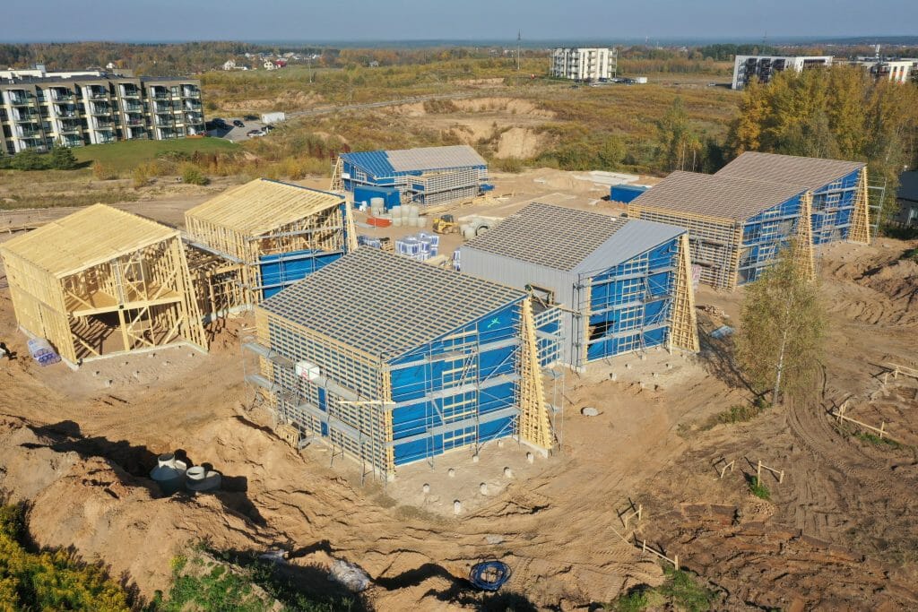 Kalno 77 (Kalno g. 73, 75, 77, 79, 83, 85, 87, Sokiškių g. 2, 4) - Privātmāju kopienas, Rindu mājas - būvdarbu attēli