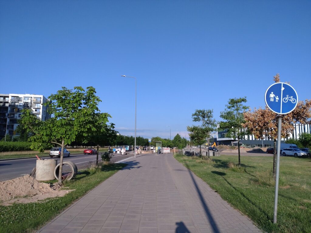 Pilaitės pr. atkarpa nuo Įsruties g. iki Papilėnų g. (Pilaitės pr.) - Velosipēdu ceļš, Iela - būvdarbu attēli