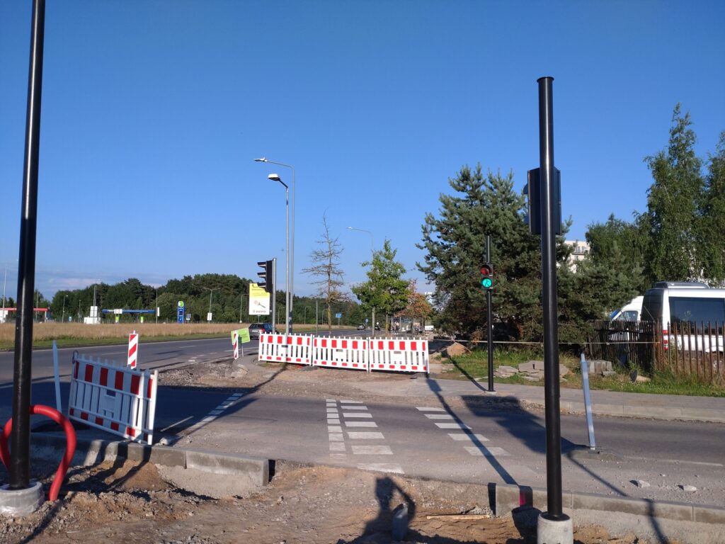Pilaitės pr. atkarpa nuo Įsruties g. iki Papilėnų g. (Pilaitės pr.) - Velosipēdu ceļš, Iela - būvdarbu attēli