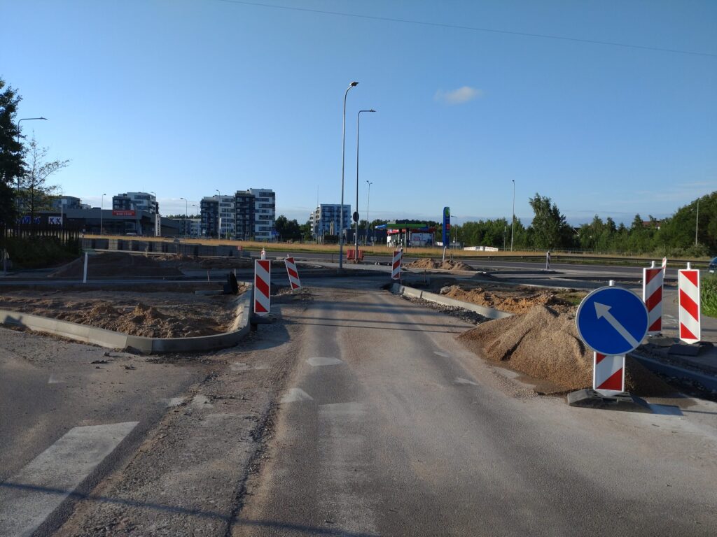 Pilaitės pr. atkarpa nuo Įsruties g. iki Papilėnų g. (Pilaitės pr.) - Velosipēdu ceļš, Iela - būvdarbu attēli
