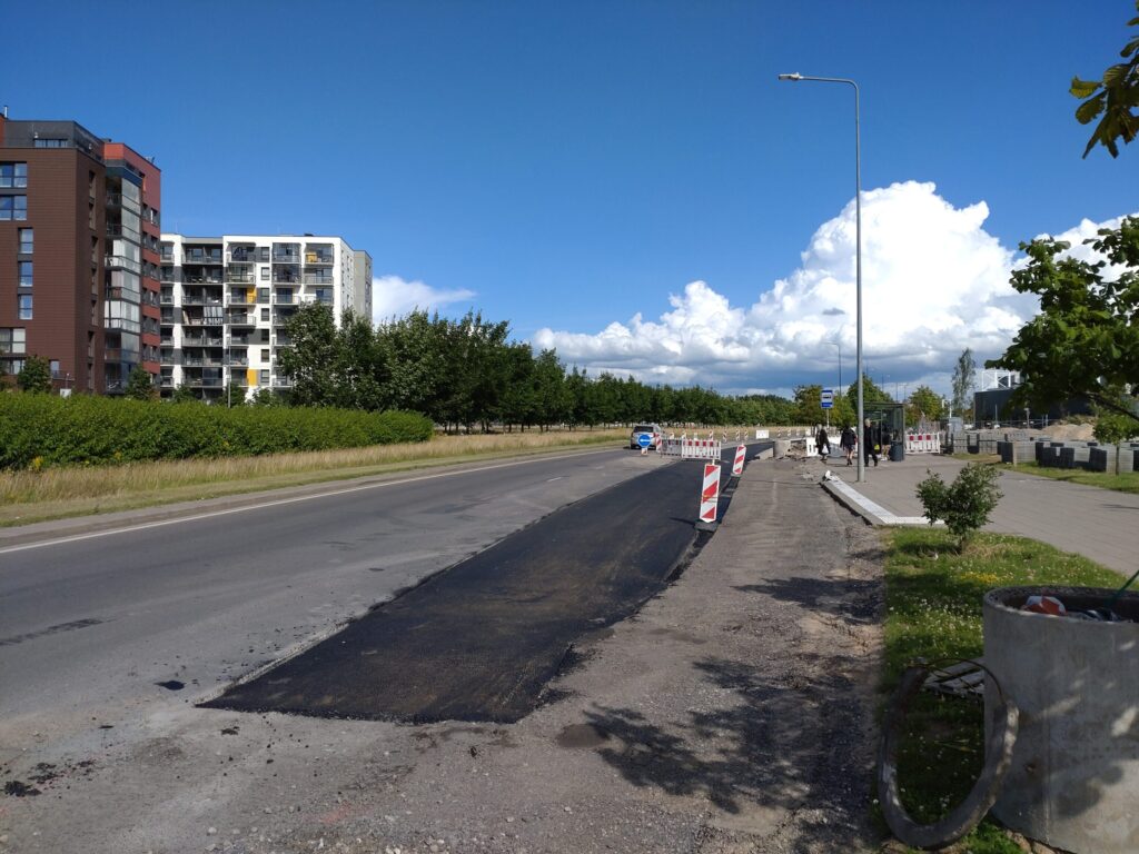 Pilaitės pr. atkarpa nuo Įsruties g. iki Papilėnų g. (Pilaitės pr.) - Velosipēdu ceļš, Iela - būvdarbu attēli