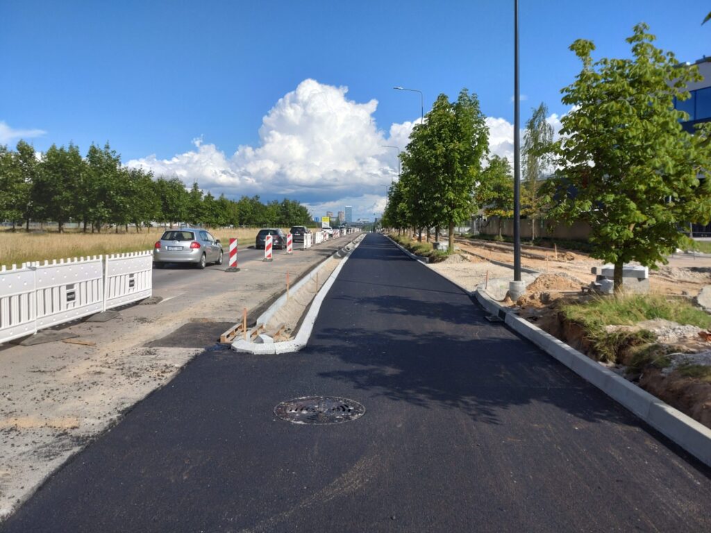 Pilaitės pr. atkarpa nuo Įsruties g. iki Papilėnų g. (Pilaitės pr.) - Velosipēdu ceļš, Iela - būvdarbu attēli