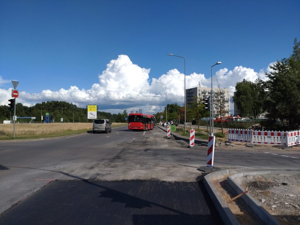 Pilaitės pr. atkarpa nuo Įsruties g. iki Papilėnų g. (Pilaitės pr.) - Velosipēdu ceļš, Iela - būvdarbu attēli