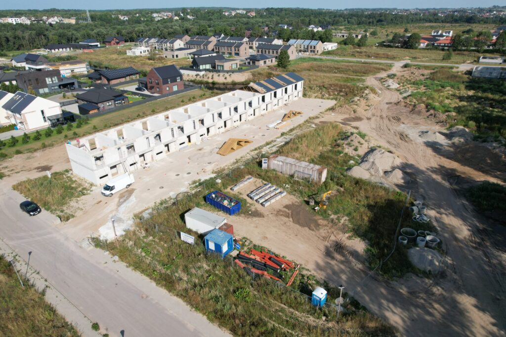 Medeinos g. namai (Medeinos g. 1) - Sublokuoti namai - statybų nuotraukos