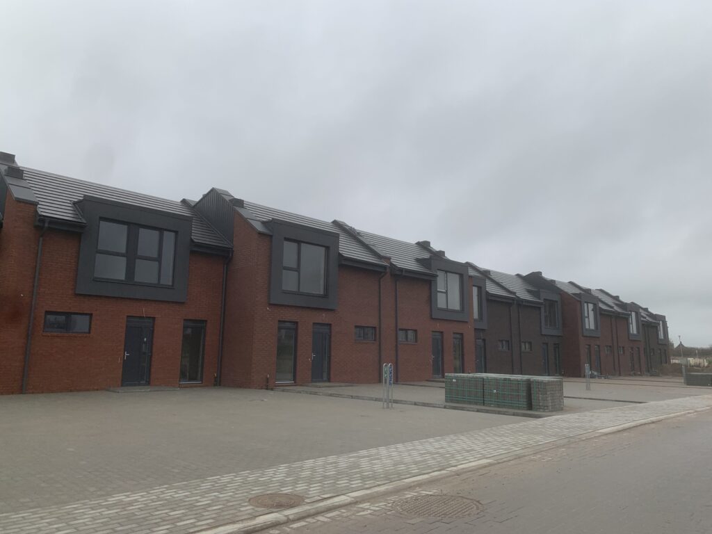 Bachmano Žemė (Vėluvos g. 1, 2, 3, 4 - 47, Eitkūnų g. 6, 6A, 8, 8A - 30, 30A, Tolminkiemio g. 1, 2, 3, 4 - 69) - Privātmāju kopienas, Rindu mājas - būvdarbu attēli