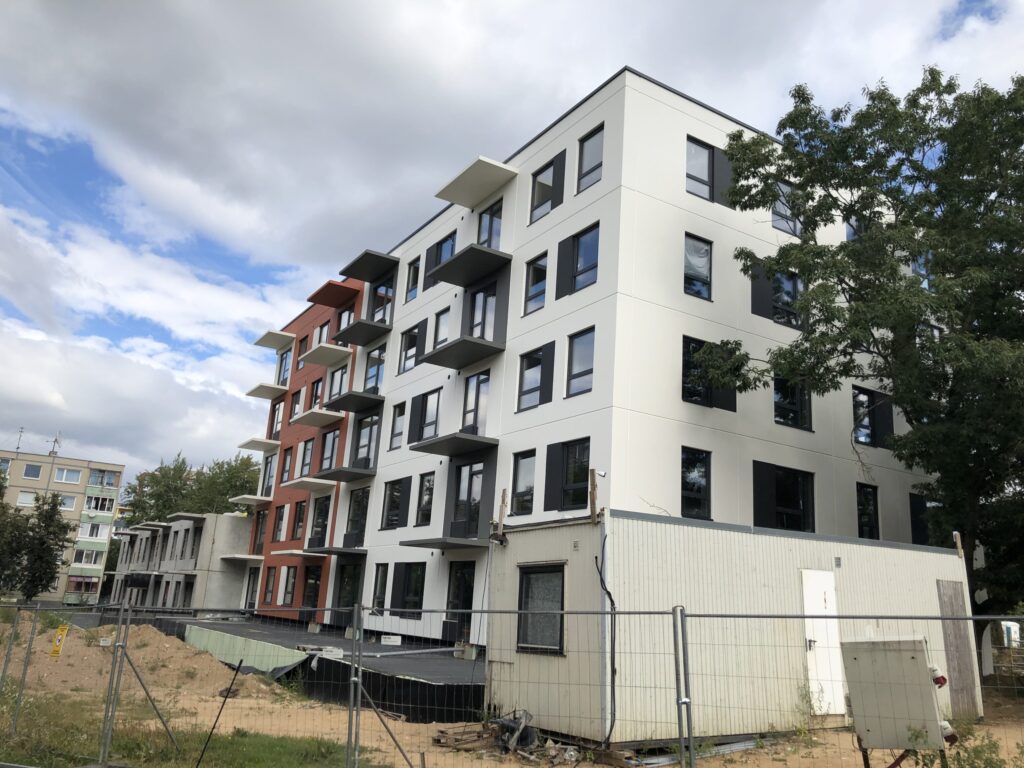 Karoliniškių namai 1 etapas (Sausio 13-osios g. 31) - Hotel, Multi apartment - construction photos
