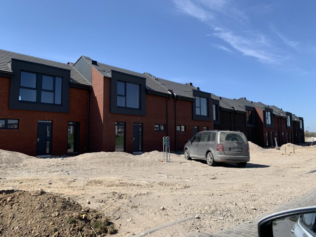 Bachmano Žemė (Vėluvos g. 1, 2, 3, 4 - 47, Eitkūnų g. 6, 6A, 8, 8A - 30, 30A, Tolminkiemio g. 1, 2, 3, 4 - 69) - Privātmāju kopienas, Rindu mājas - būvdarbu attēli